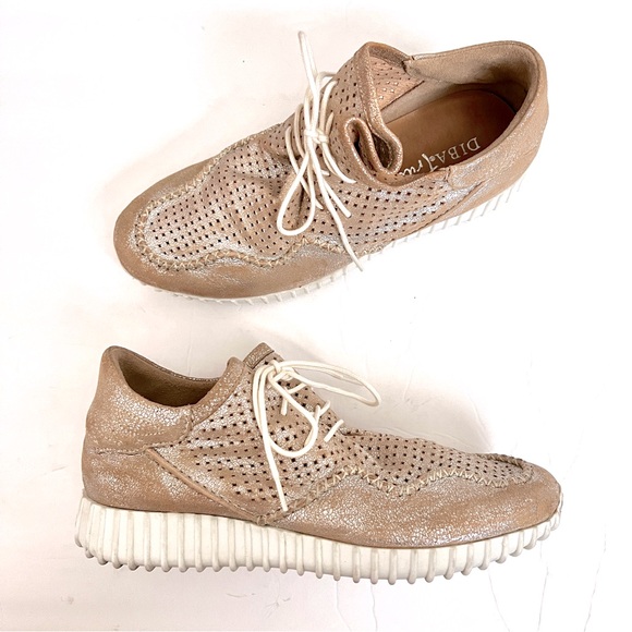 DIBA True Poker Hand Sneakers Metallic Rose Gold Perforated Leather 9 - Picture 2 of 12